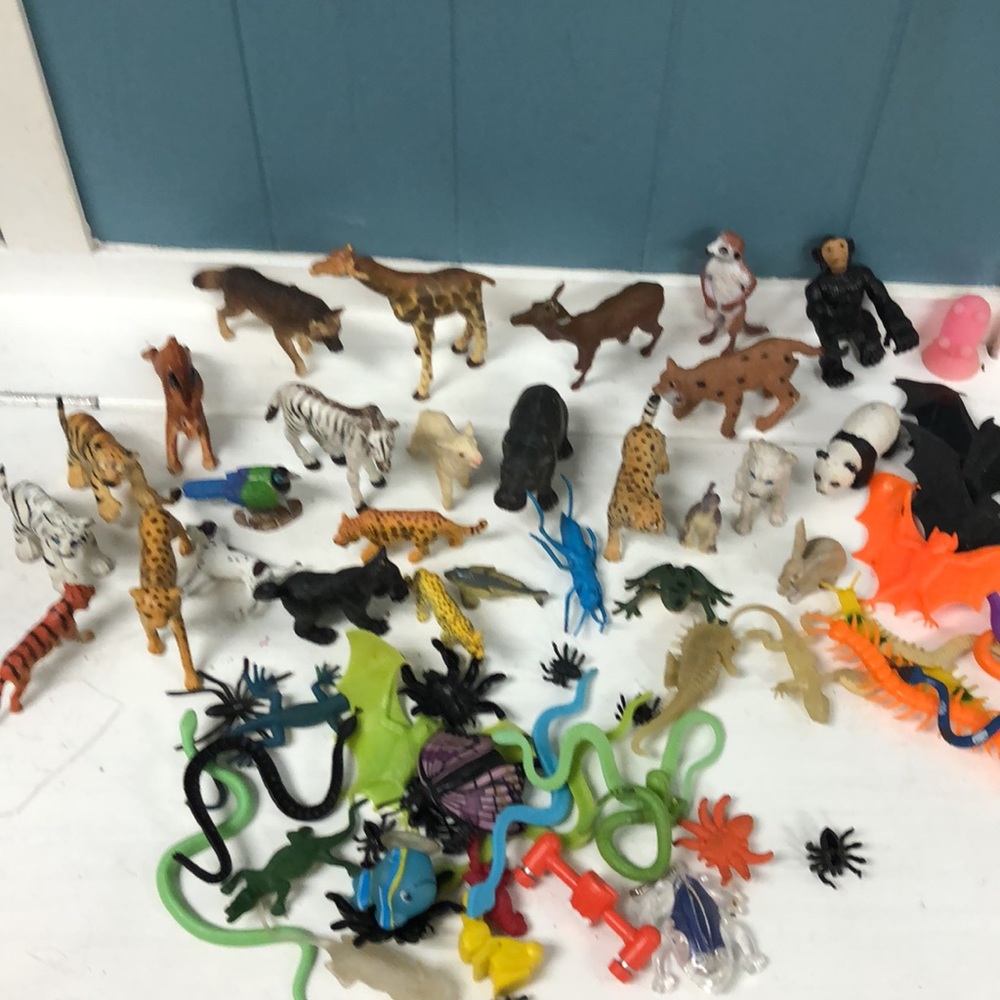 BIG LOT of 50+ Plastic Toy Animals Safari Mammals Reptiles, Fish & Insects